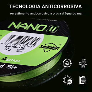 Carretel da Linha Multifilamento Nano II 4x do lado esquerdo em destaque, com o fundo preto