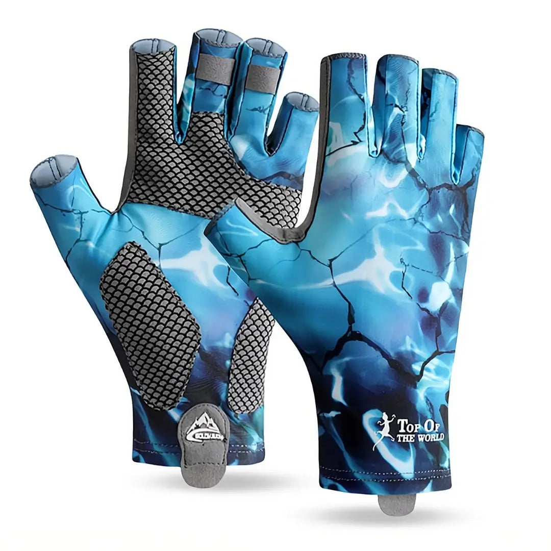 A Luva de Pesca Zanter GX Pro na cor azul em foco, com o fundo verde e seus detalhes aparentes