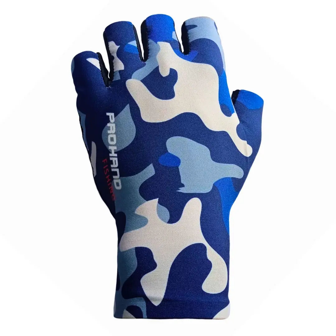 A Luva de Pesca Pro Hand na cor camuflada azul vista de frente, com o fundo branco