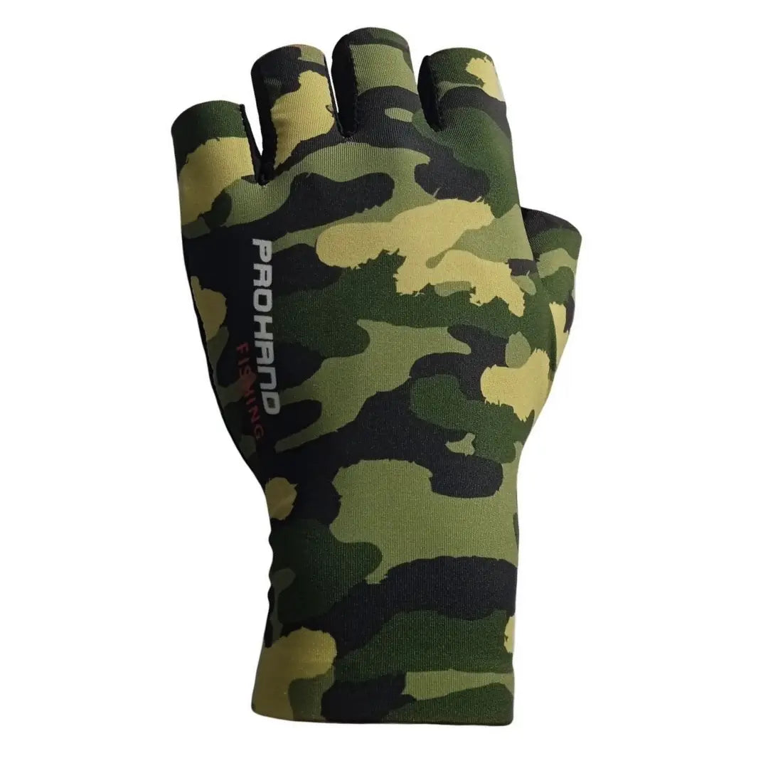 A Luva de Pesca Pro Hand na cor camuflada vista de frente