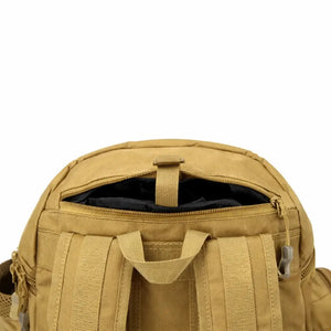 Foco no bolso traseiro em zíper da Mochila de Pesca Bassdash X Caqui
