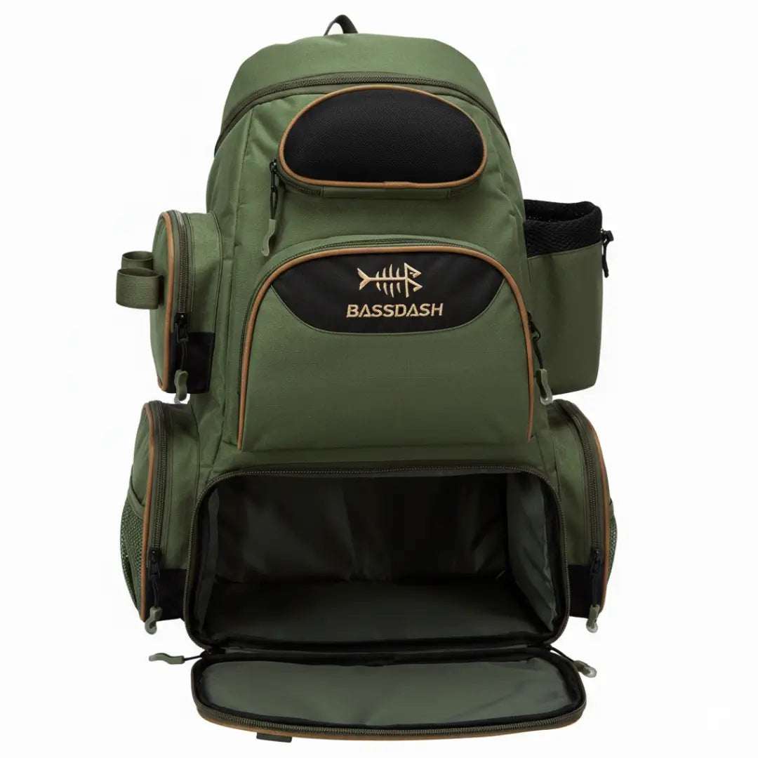 A Mochila de Pesca Bassdash X Verde mostrada de frente, com seu compartimento inferior principal aberto
