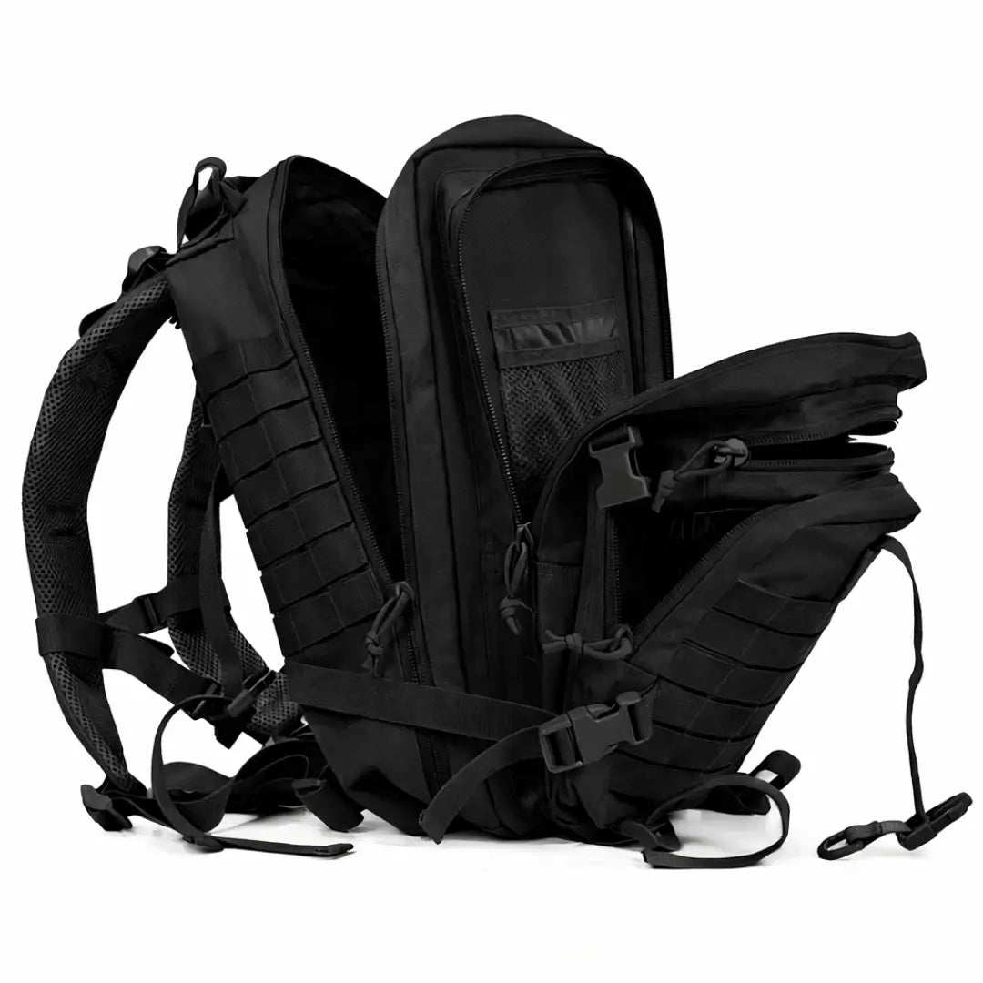 A Mochila de Pesca MK na cor preta com todas as suas repartições abertas, mostrando sua capacidade