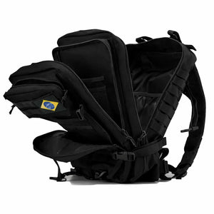 A Mochila de Pesca MK na cor preta com todas as suas repartições e bolsos abertos