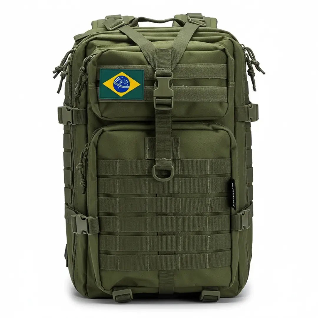 A Mochila de Pesca MK na cor verde sendo mostrada de frente, com seus detalhes em foco