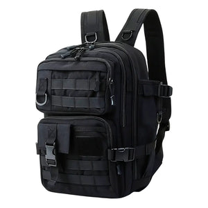 A Mochila de Pesca Zanter Angler Preta vista na diagonal, com o fundo branco