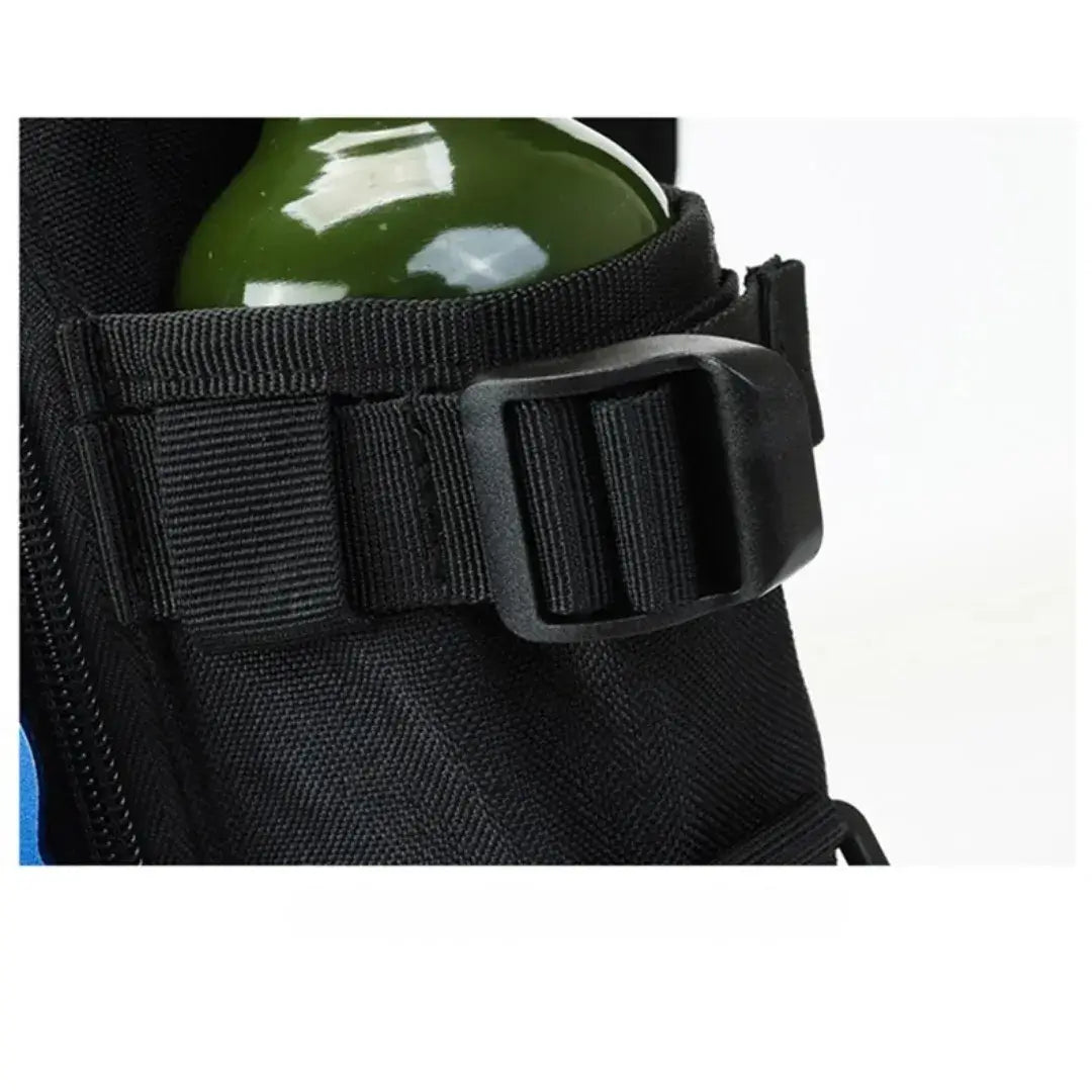 A fivela de ajuste da Mochila de Pesca Zanter Angler Preta em foco