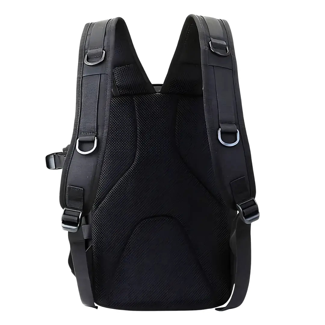 A Mochila de Pesca Zanter Angler Preta vista de costas, com o fundo branco