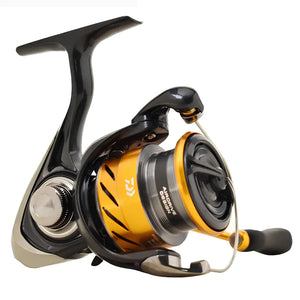Molinete Daiwa Revros no tamanho 1000 com seu drag e seu freio ponto a ponto destacado