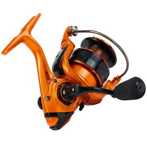 O rotor, carretel e manivela em alumínio e o pegador em EVA do Molinete de Pesca Lethal Blaze em foco total