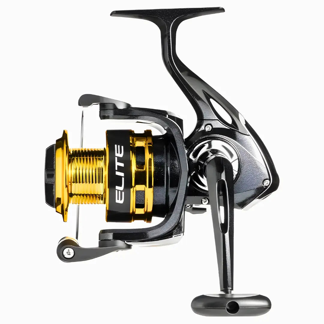 Vista lateral do Molinete Marine Sports 4000, com destaque para o cabeçote dourado e preto