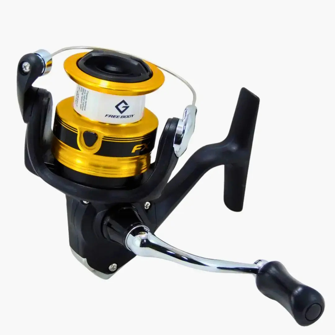 Molinete Shimano FX 1000 com sua manivela do lado esquerdo em foco
