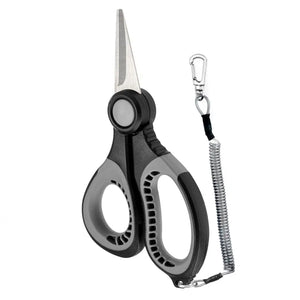 Tesoura de Pesca Booms Cut Pro com sua ponta virada para cima, e seu cordão de segurança ao lado