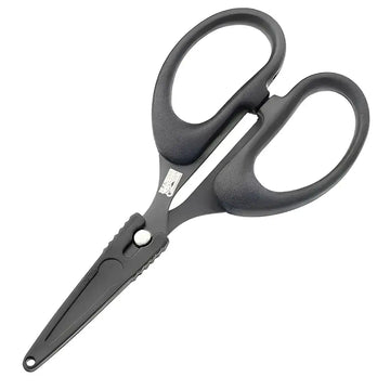 A Tesoura de Pesca Marine Precision fechada, com sua bainha e seu bico virado para baixo e um pouco para a esquerda